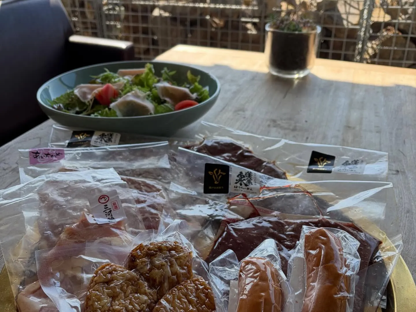 愛知県西尾市の吉良ワイキキビーチで、心地よい海風を感じながら...